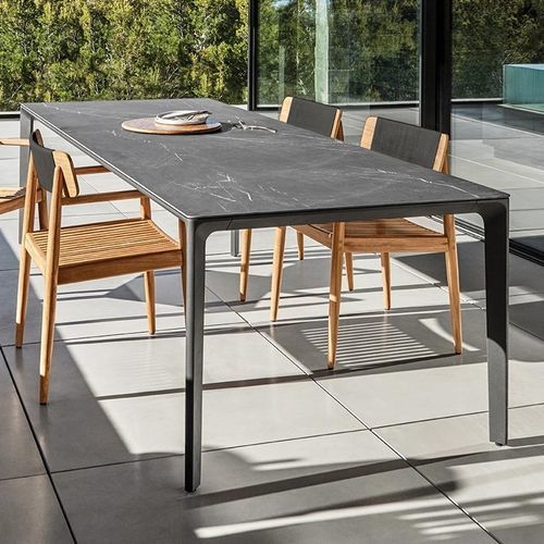 Tavolo da pranzo contemporaneo - CARVER - GLOSTER - in teak / in ceramica / in alluminio