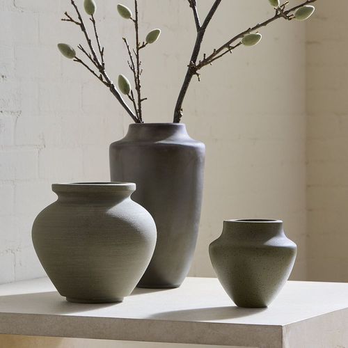 Vaso contemporaneo - Charlie - West Elm - in ceramica / fatto a mano / verde