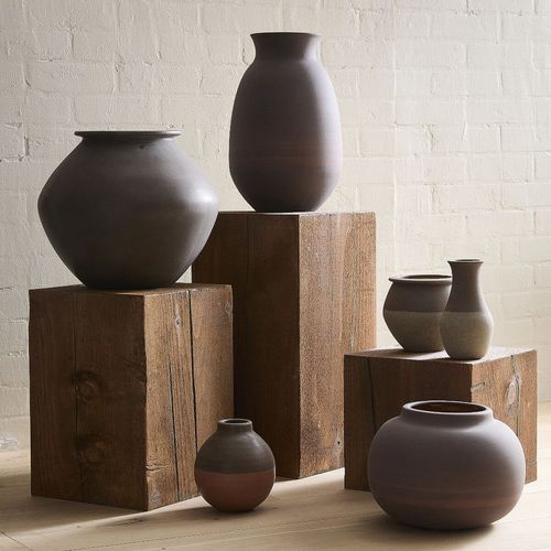 Vaso contemporaneo - Sierra - West Elm - in ceramica / fatto a mano / grigio