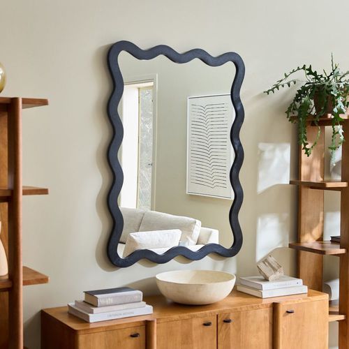 Specchio a muro - Wavy  - West Elm - contemporaneo / in legno / nero