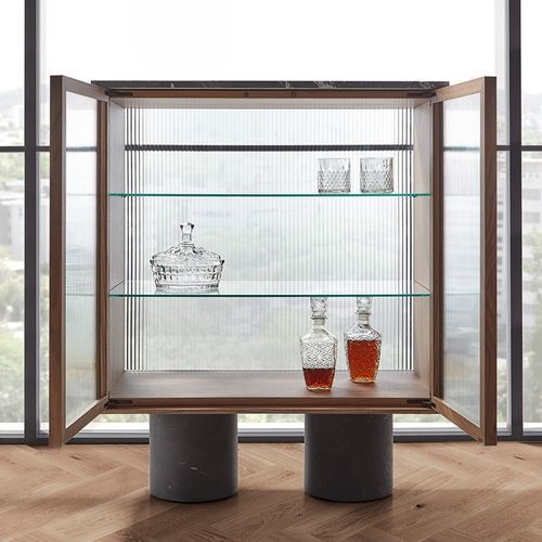 Credenza con piedi alti - RIO - punt mobles - contemporanea / in noce / in vetro