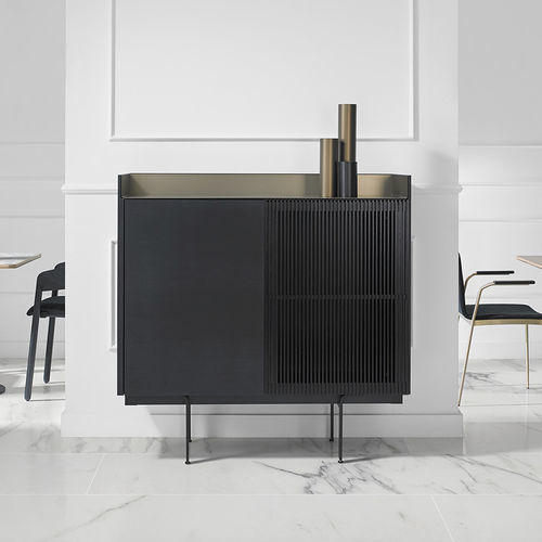 Credenza con piedi alti - STOCKHOLM - punt mobles - contemporanea / in rovere / in noce