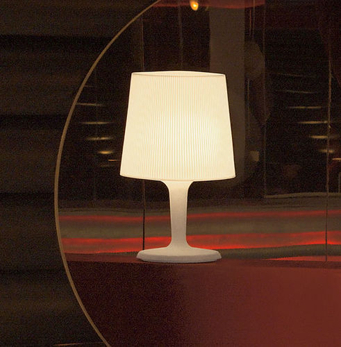 Lampada da tavolo - INOUT - METALARTE - in polietilene / contemporanea / con cavo