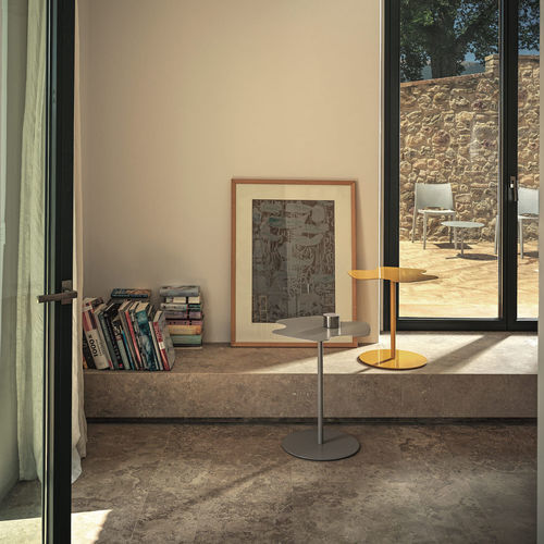 Tavolino basso contemporaneo - FLOWER - BONTEMPI CASA - in metallo laccato / con supporto in metallo laccato / quadrato