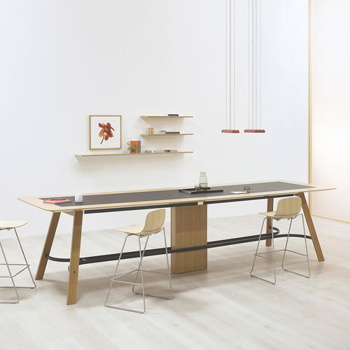 Tavolo da riunione contemporaneo - METRONOME™ TRESTLE - Nienkamper - impiallacciato in legno / in laminato / con supporto in metallo