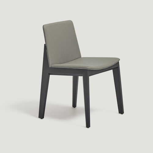 Sedia contemporanea - AVA - CAPDELL - da interno / in tessuto / con supporto in faggio