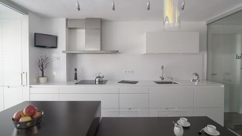 Cucina contemporanea - MINOS SILK - SANTOS - in legno / in melaminico / con isola