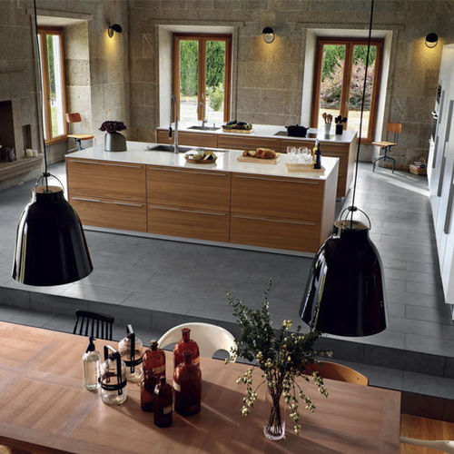 Cucina contemporanea - NATURA - SANTOS - impiallacciata in legno / con isola / con impugnature