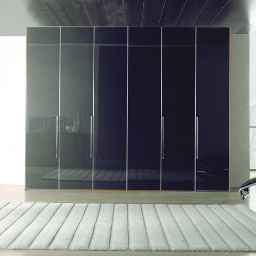 Armadio contemporaneo - GLASS - CARRE furniture - in legno laccato / con porta scorrevole / a specchio