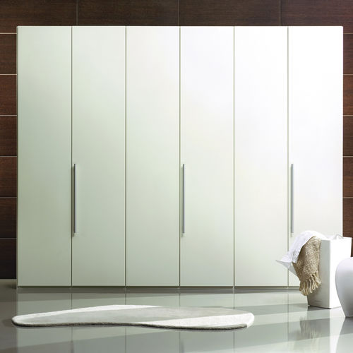 Armadio contemporaneo - FLAT - CARRE furniture - in legno / in legno laccato / con ante battenti