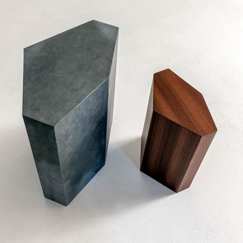 Tavolo d'appoggio contemporaneo - Imperfetto  - LAURAMERONI - in marmo / con supporto in marmo / rotondo