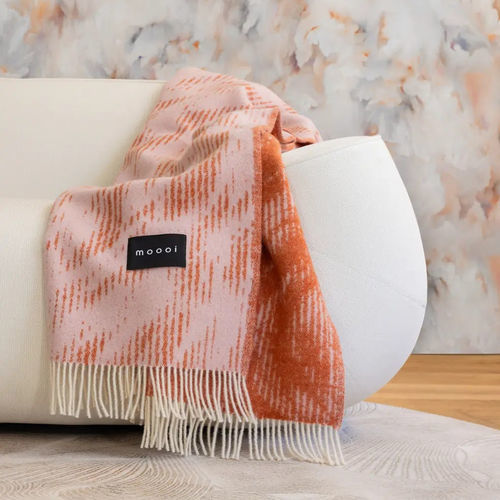 Coperta in lana - Blushing Sloth - moooi