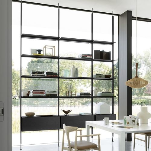 Sistema di scaffali pavimento-soffitto - AVENUE–UP - Kristalia - contemporaneo / in legno / in alluminio