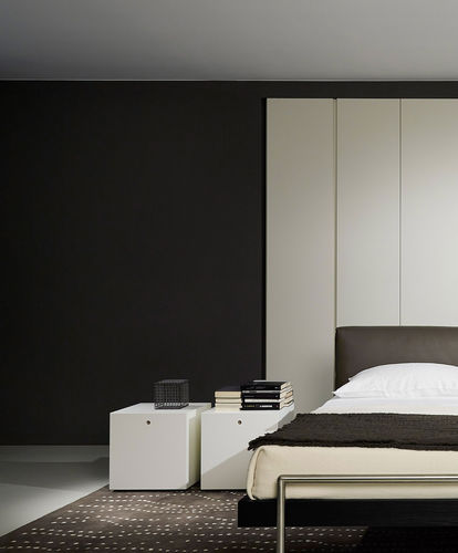 Comodino contemporaneo - OFFSHORE  - Porro - in legno laccato opaco / in hemlock / quadrato