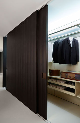 Porta per armadio da interno - SHIFT - Porro - in rovere / in eucalipto / scorrevole