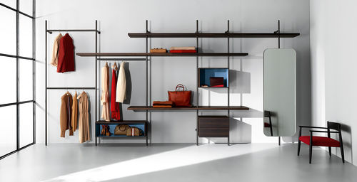 Cabina armadio modulare - BOUTIQUE MAST - Porro - con fissaggio a muro / contemporanea / in legno laccato