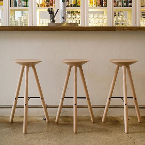 Sgabello contemporaneo - LUCO - Mobles 114 editions - in faggio / con supporto in legno / con 3 piedi