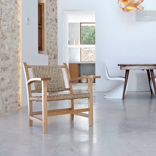 Poltrona minimalista - TORRES CLAVÉ - Mobles 114 editions - in tessuto / in rovere / imbottita