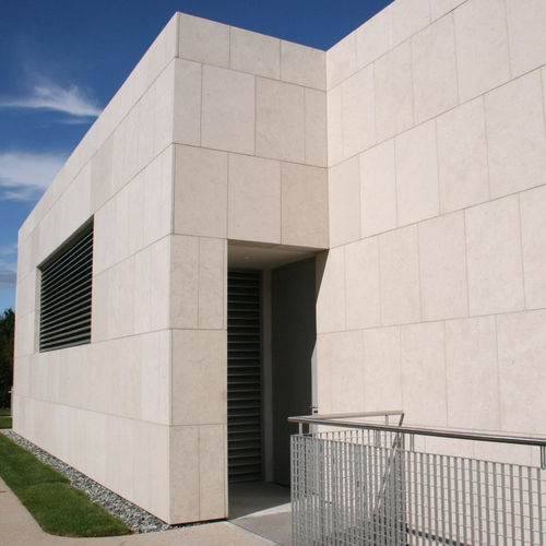 Rivestimento di facciata in pannelli - COTTONWOOD - Stone panels - in calcare / finitura naturale / aspetto pietra