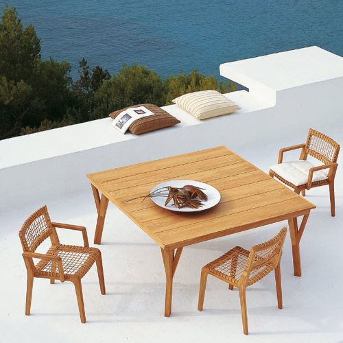 Tavolo contemporaneo - SYNTHESIS - Unopiù - in teak / con supporto in teak / quadrato