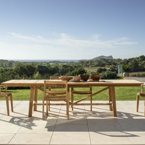 Tavolo contemporaneo - SYNTHESIS - Unopiù - in teak / con supporto in teak / rettangolare