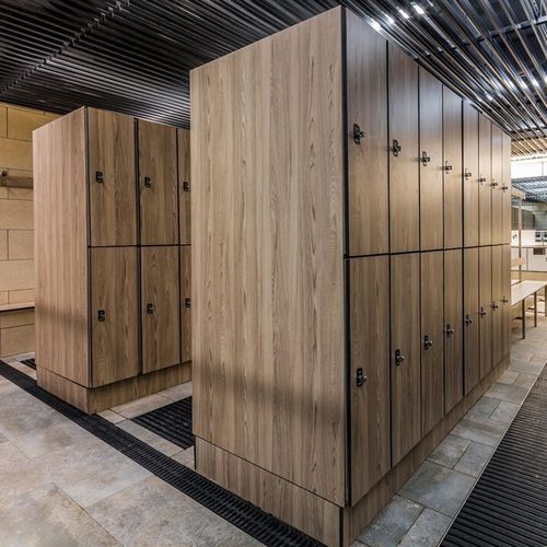 Armadietto spogliatoio in HPL - FENOLA - GEKIPS - per edifici pubblici / per impianto sportivo / contract