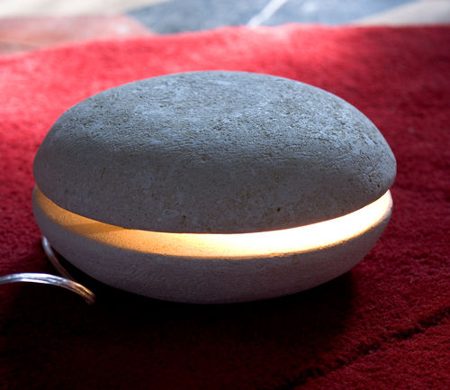 Lampada da tavolo - biGmAc - stonebreakers - in pietra / contemporanea / con cavo