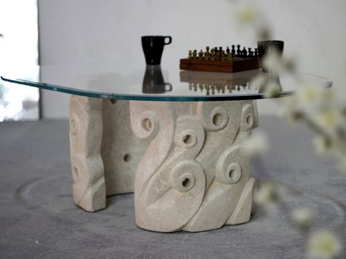 Tavolino basso contemporaneo - Levante - stonebreakers - in vetro / con supporto in pietra / ovale