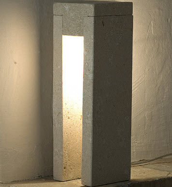 Lampada da terra - Airone - stonebreakers - in pietra / contemporanea / con cavo