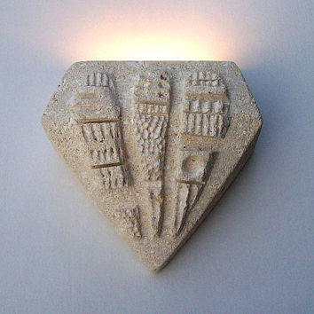 Applique contemporanea - Pegaso - stonebreakers - da interno / in pietra / geometrica