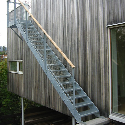 Scala dritta - PROSTO - Atrium - con gradini in metallo / con struttura in acciaio inossidabile / da esterno