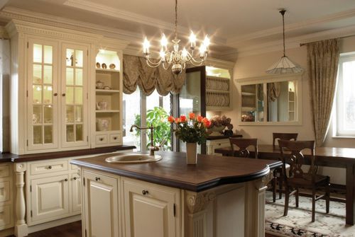 Cucina classica - CLASSIC5 - AKAN-handmade furniture - in legno / con isola / con impugnature