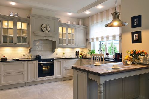 Cucina classica - CLASSIC - AKAN-handmade furniture - in legno / a U / con impugnature