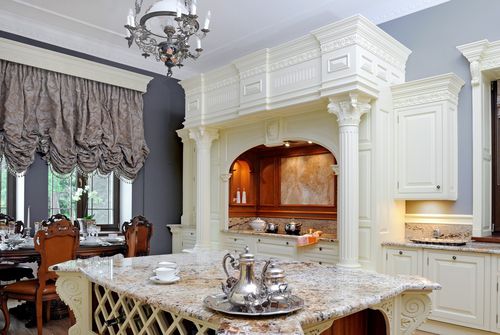 Cucina in stile - ROYAL - AKAN-handmade furniture - in legno massiccio / con isola / con impugnature