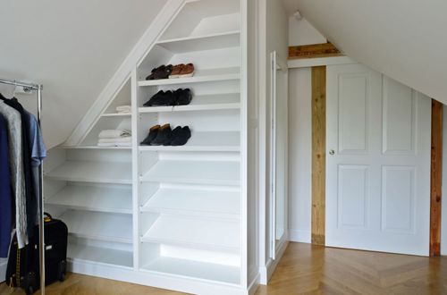 Cabina armadio con fissaggio a muro - AKAN-handmade furniture - contemporanea / in legno