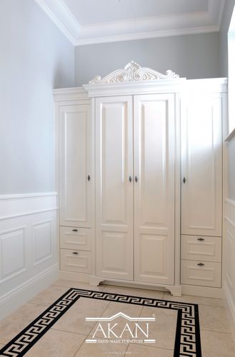 Armadio classico - AKAN-handmade furniture - in legno laccato / con ante battenti / a cassetti