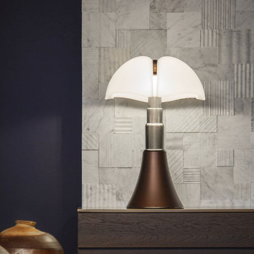 Lampada da tavolo - PIPISTRELLO  - Martinelli Luce Spa - in alluminio verniciato / in metacrilato / contemporanea