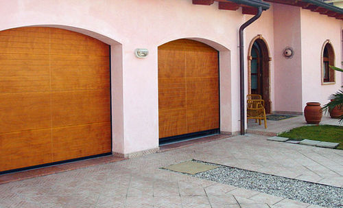 Porta sezionale per garage - PEGASO STANDARD - Breda Sistemi Industriali S.p.A. - Portoni Seziona - in legno / automatica / ad arco