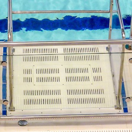 Piattaforma elevatrice per disabili - VARIOPOOL B.V. - per piscina / ad uso professionale / da esterno