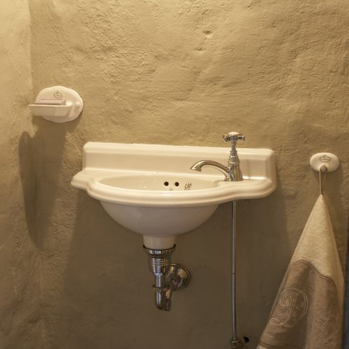 Lavabo sospeso - OXFORD CLOAKROOM - Kenny&Mason - in porcellana / fatto a mano / lucido
