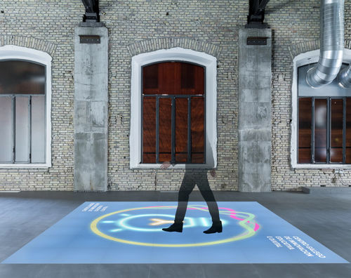 Pavimento sopraelevato in vetro temprato - Juno VISUAL - Nesite - idrofugo / ad alta resistenza / da esterno