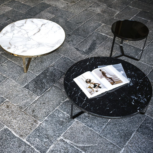 Tavolino basso contemporaneo - CAGE - Tacchini - in marmo / con supporto in metallo / rotondo