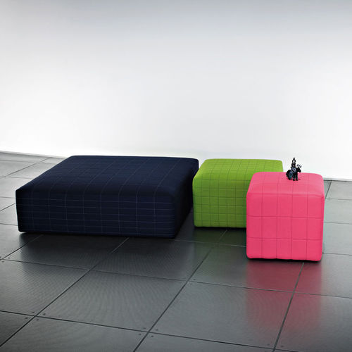 Pouf contemporaneo - QUARTIER - Tacchini - in tessuto / quadrato / blu