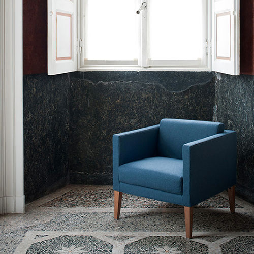 Poltrona contemporanea - COMPACT - Tacchini - in tessuto / in legno / blu