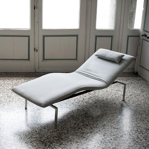 Chaise longue contemporanea - PICK-UP - Tacchini - in tessuto / con schienale regolabile / bianca