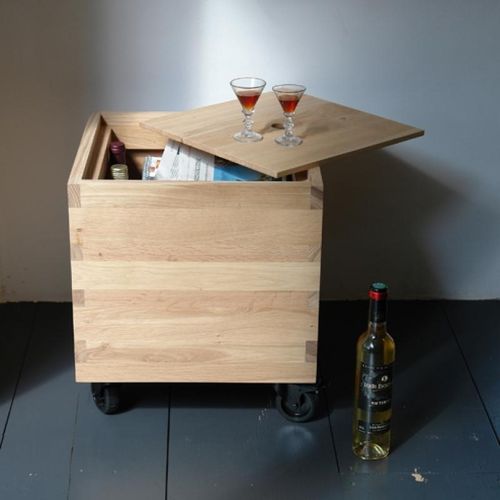 Tavolo d'appoggio contemporaneo - NEL - Pilat & Pilat - in legno / cubo / con rotelle
