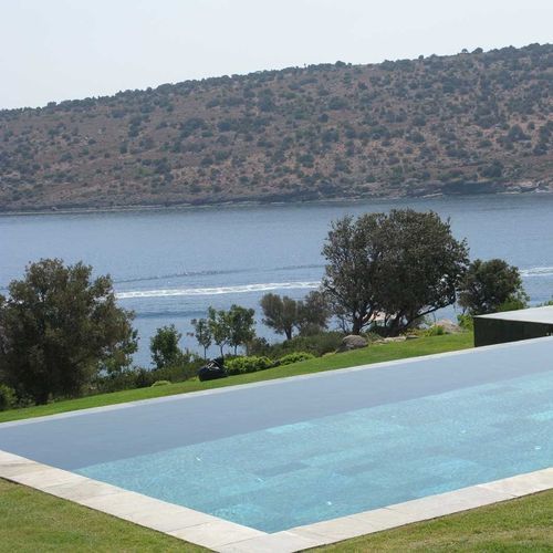 Bordo di piscina in pietra naturale - Artesia S.r.l