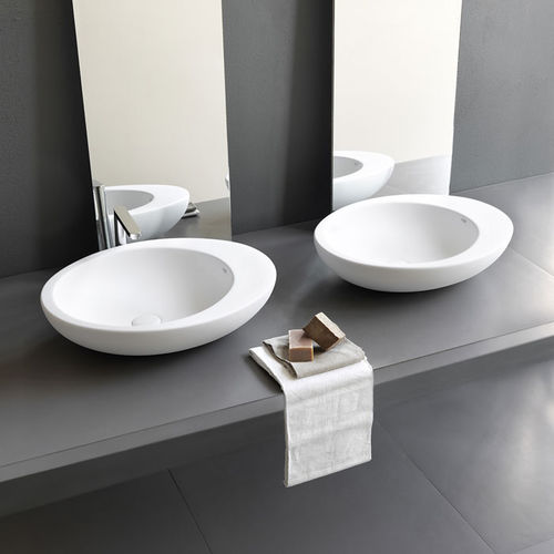 Lavabo da appoggio - LE GIARE - TALCO - Ceramica Cielo - in ceramica / con specchio regolabile / ovale