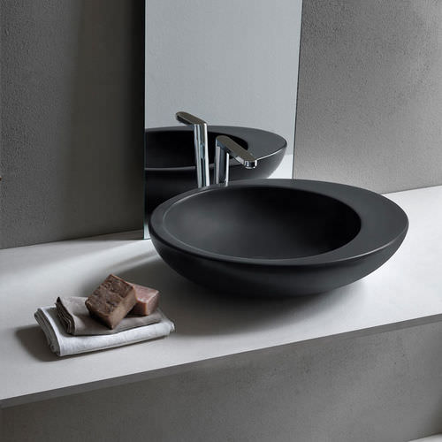 Lavabo da appoggio - LE GIARE - BASALTO - Ceramica Cielo - in ceramica / con specchio regolabile / ovale