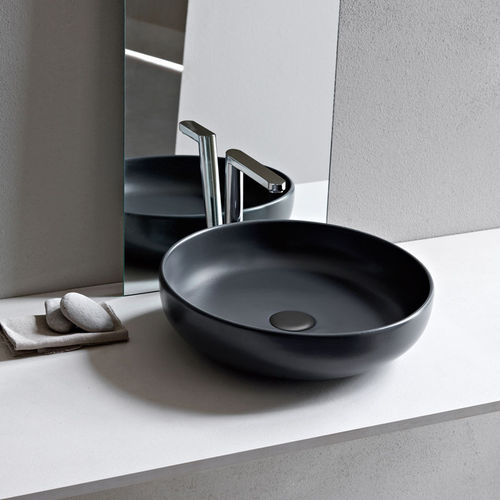 Lavabo da appoggio - SHUI - BASALTO - Ceramica Cielo - in ceramica / con specchio regolabile / rotondo